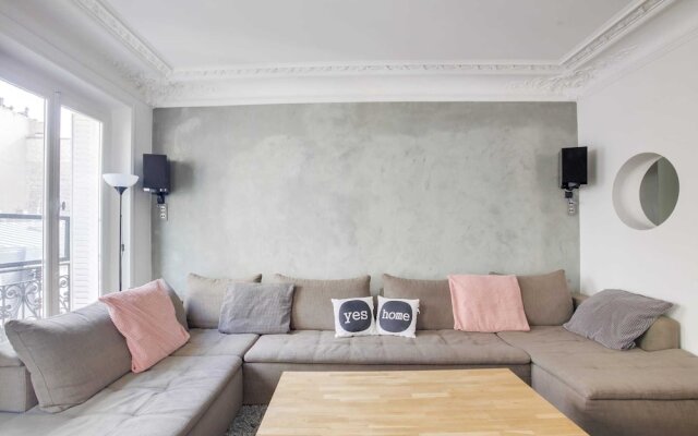 Magnificent Apartment Near Champs-elysees
