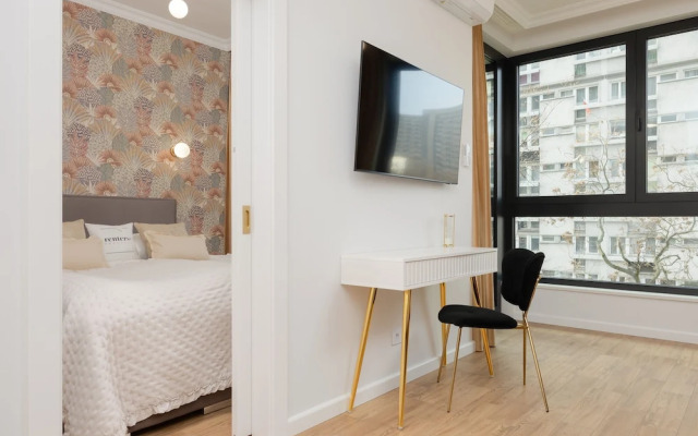 Modern Apartment by Renters Prestige