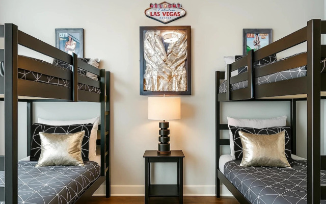 Elvis-themed 13 Beds Rooftop City Views