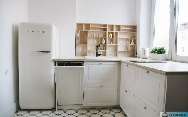 Warsaw Concierge Royal Baths Studio