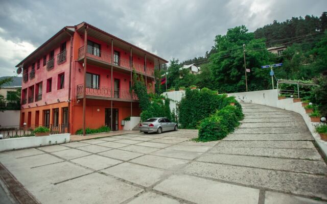Red Hotel