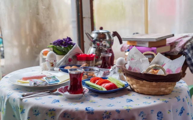Orhan Kutbay'in Evi Turyolu Cafe Pansiyon