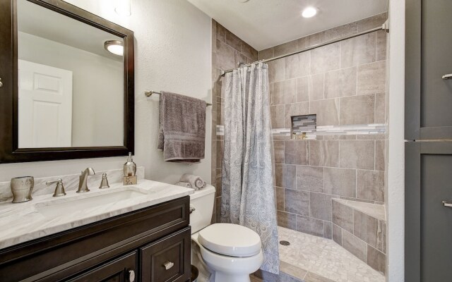 6107 Hudson Bend Rd Home