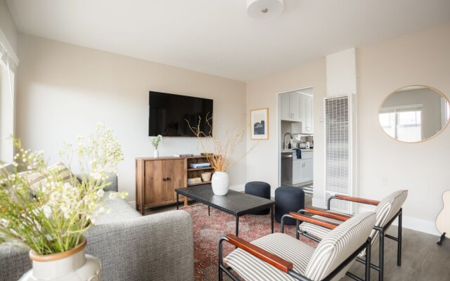 Seashore VII by Avantstay Modern La Jolla Flat 5mins From the Beach!