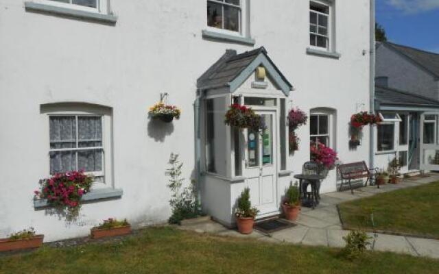 Llansabbath Country Farmhouse B&B