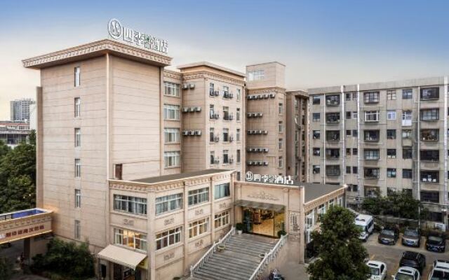 Four Seasons Arrangement Hotel (Qujing Garden Shop)