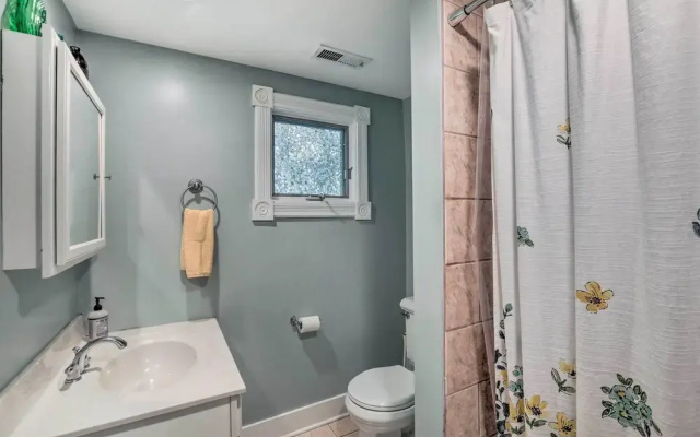 Charming Lambertville Retreat - 1 Mi to River!