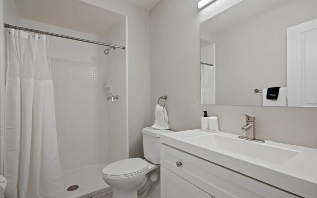 Inviting 2BR 2BA Unit in Rochester Hills