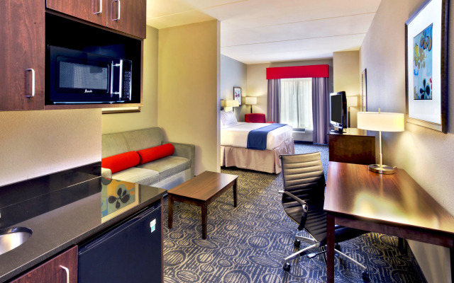 Holiday Inn Express & Suites Oak Ridge by IHG