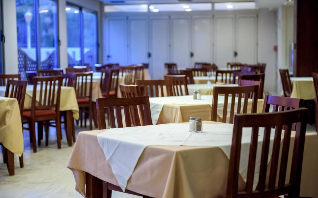 Manousos City Hotel