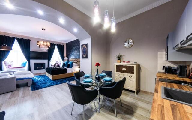 Center of the Center, The Grand Deluxe