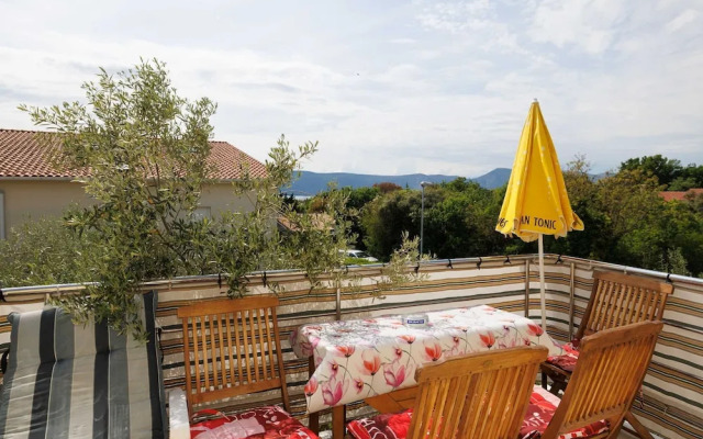 Classic and Trendy Apartment With Terrace