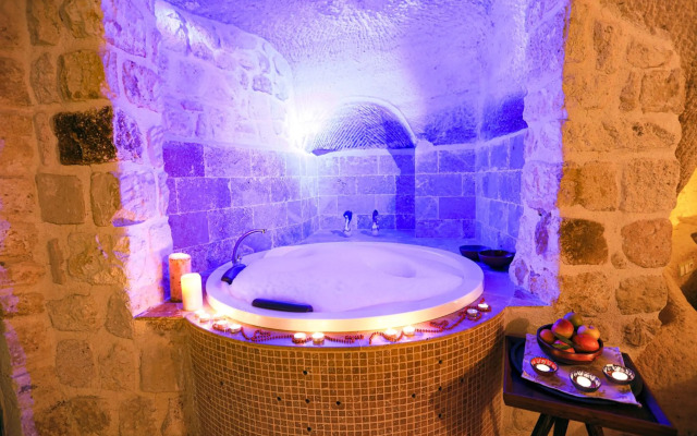 Sinasos Palace Cave Hotel