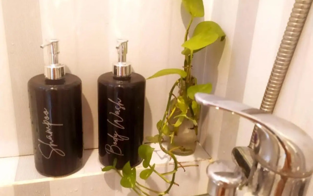 Tiny studio with pool, jogging track, gym and Mall