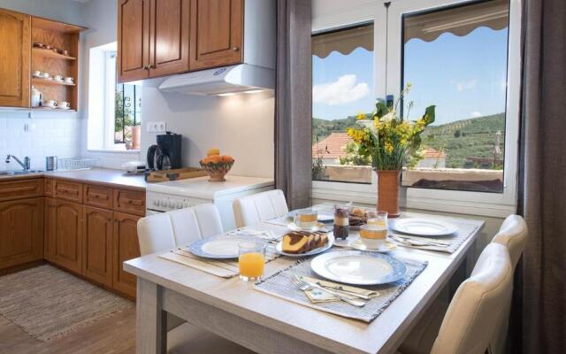 Villa Apella ✩ Private Yard & Pool ✩ 8 Guests