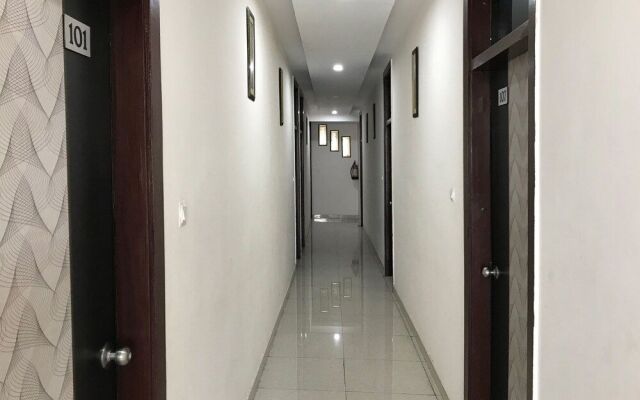 OYO 15771 4 Season Hotel