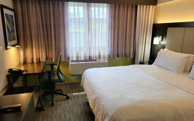 Holiday Inn Express Maspeth by IHG
