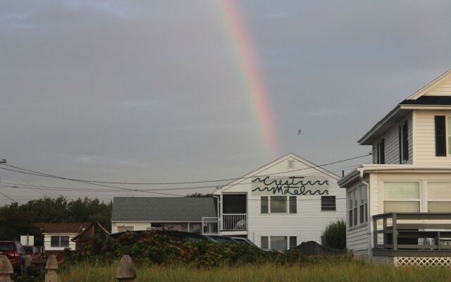 Crest Motel