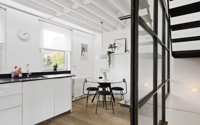 Stylish & Modern 2bed Apt, 5m to Overground