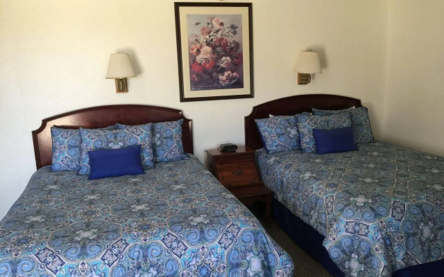 Crest Country Inn