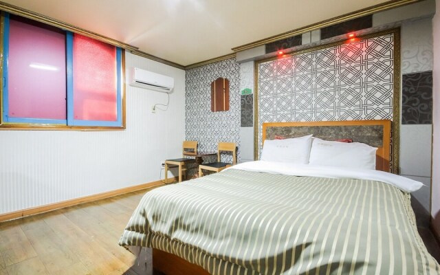 Jeonju Sanjeong-Dong Taegeuk