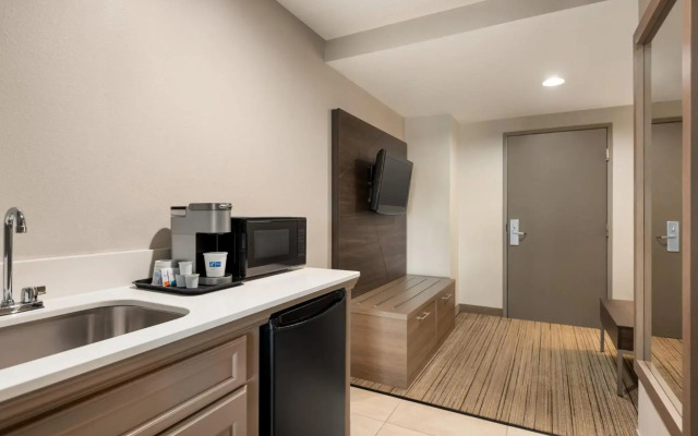 Holiday Inn Express Hotel & Suites Fredericksburg by IHG