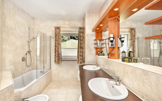 Königshof Hotel Resort ****S