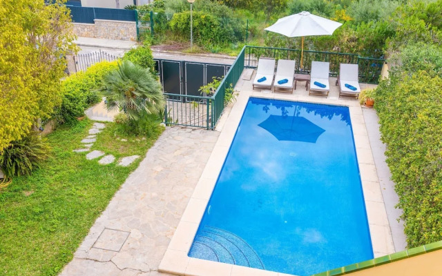 Xilvar in Mallorca With 3 Bedrooms and 2 Bathrooms