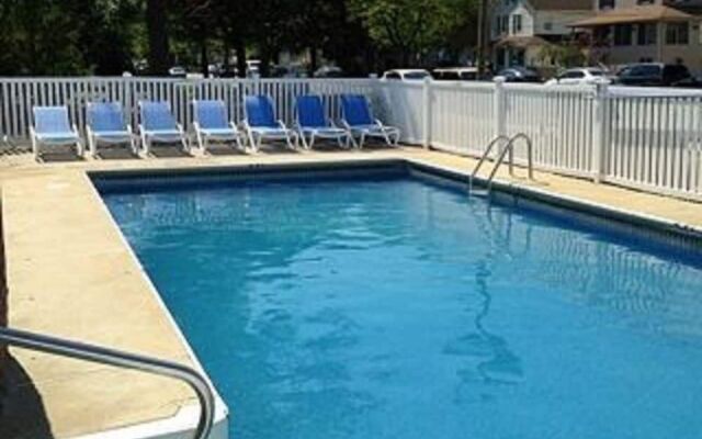 Pelican Point Motel