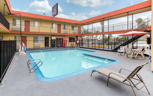 Howard Johnson Suites by Wyndham San Diego Chula Vista/BayFt