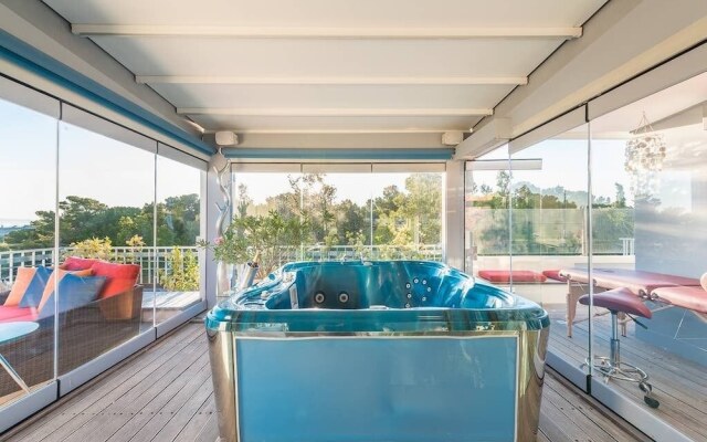 Sea View Apartment with Hot Tub & Sauna