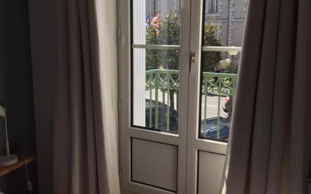 Studio Balcon De La Place