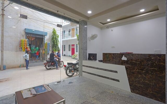 OYO 60786 Hotel Bluestar