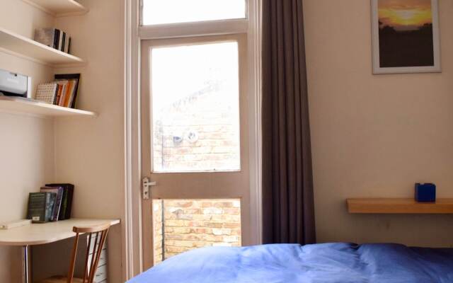 2 Bedroom Flat in Brockley With Garden