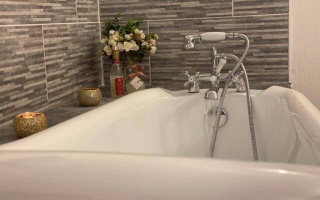 Beautiful secluded farmhouse with hot tub