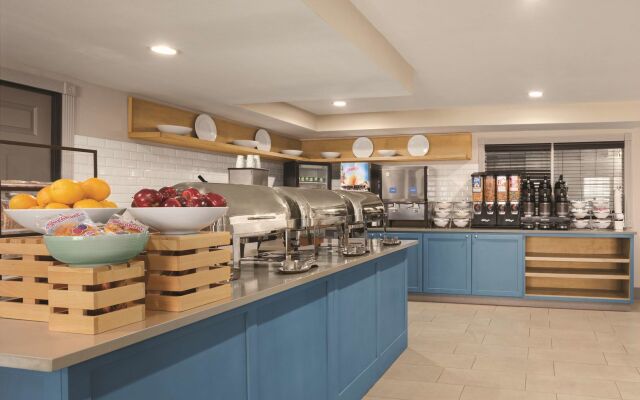 Country Inn & Suites by Radisson, Dubuque, IA