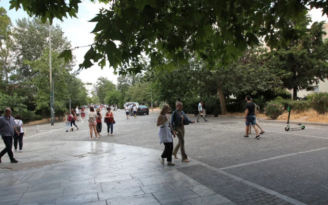 Stylish studio below the Acropolis