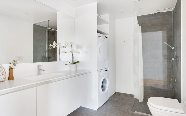 Sanders Arena - Chic 3-bdr Apt Close to Metro