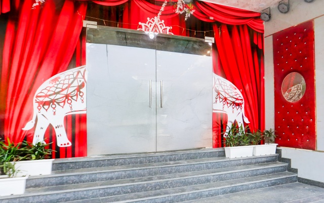 Fabhotel Royal'S Paradise