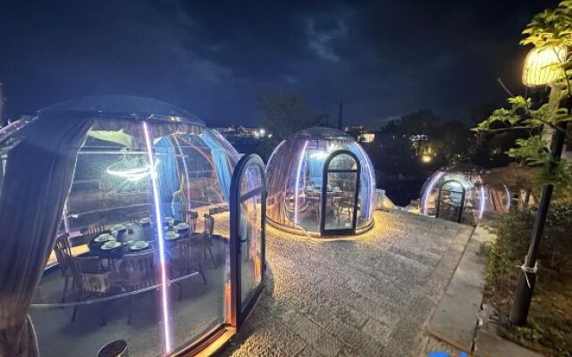 Zhenhu Homestay (Jiandemeicheng Ancient Town)