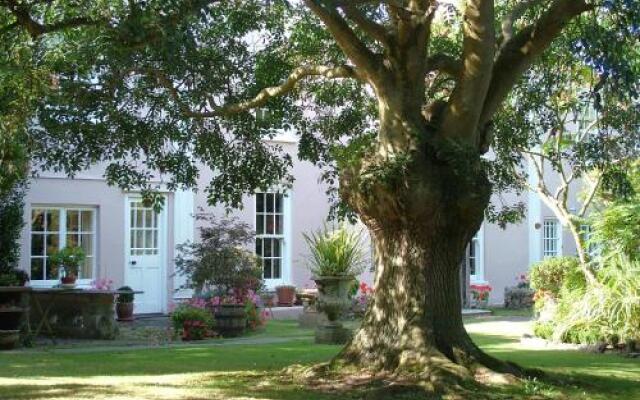 Bed & Breakfast at Ocklynge Manor