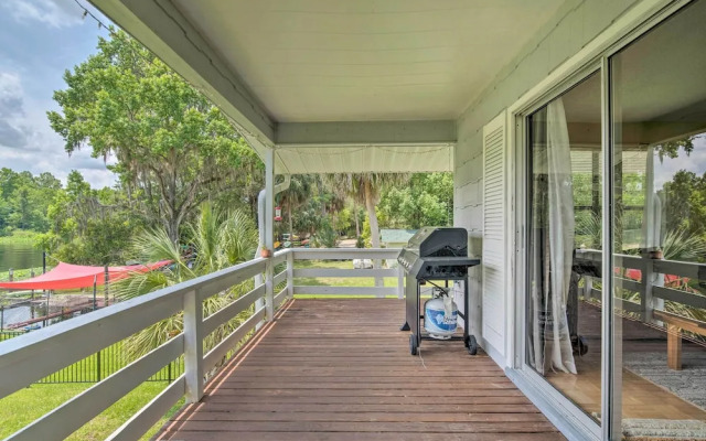 Docks + Balcony: Peaceful River Abode in Dunnellon