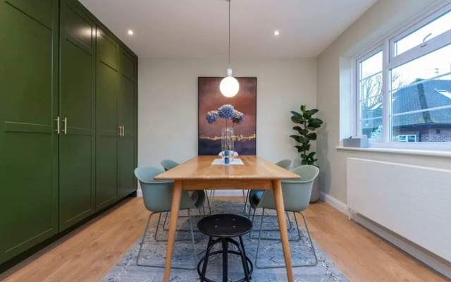 2 Bedroom Apartment - 200m From Richmond Park