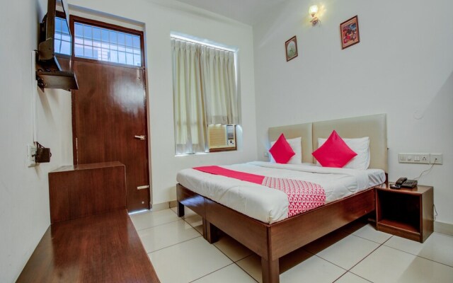 The Star Leaf by OYO Rooms