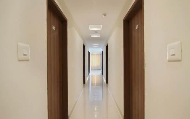 OYO 11960 Hotel Le Citi Inn