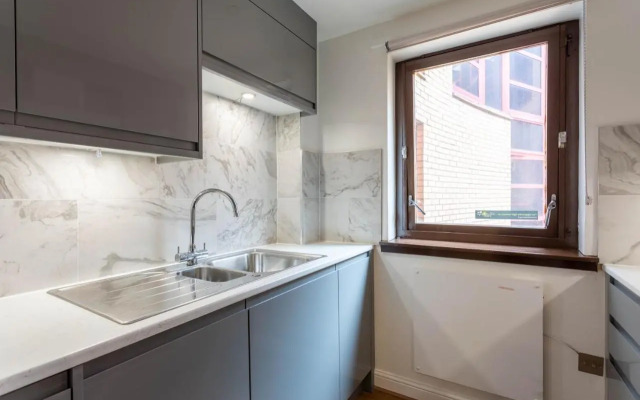 Stunning 1 Bed Merchant City Apartment with Parking