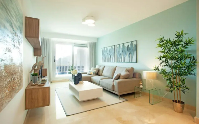 Spacious Apartment With Garden