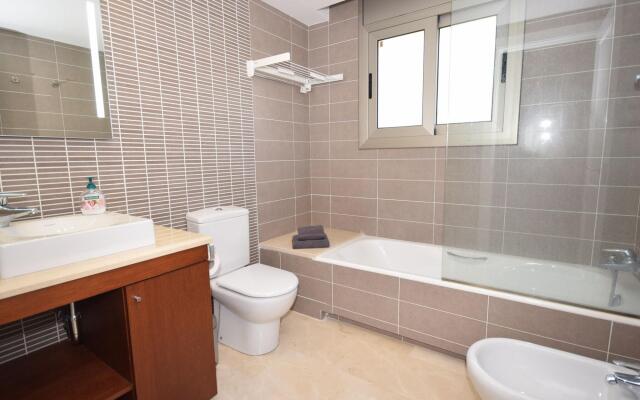 Comfortable apartment in Castell d'Aro with terrace
