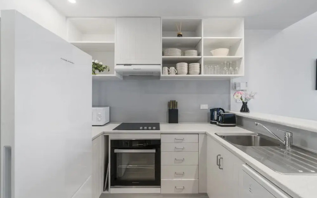 Modern 3 bedroom with stunning postcard views!