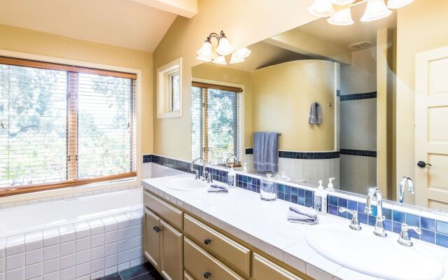 Gracious Living, Pool, and Privacy in Wine Country, Sonoma by RedAwnin